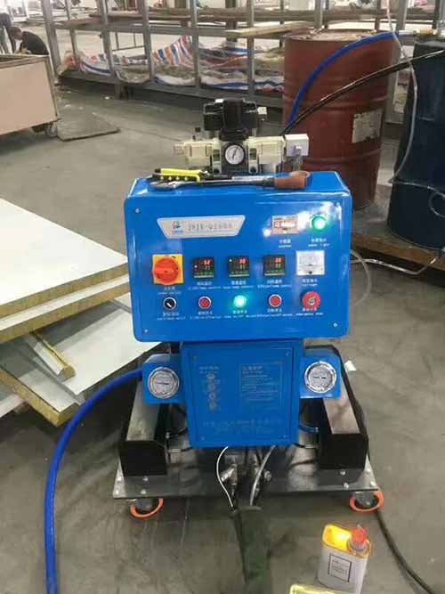 怎么用噴涂聚氨酯機械保溫施工?(圖1) 聚氨酯噴涂材料施工設備